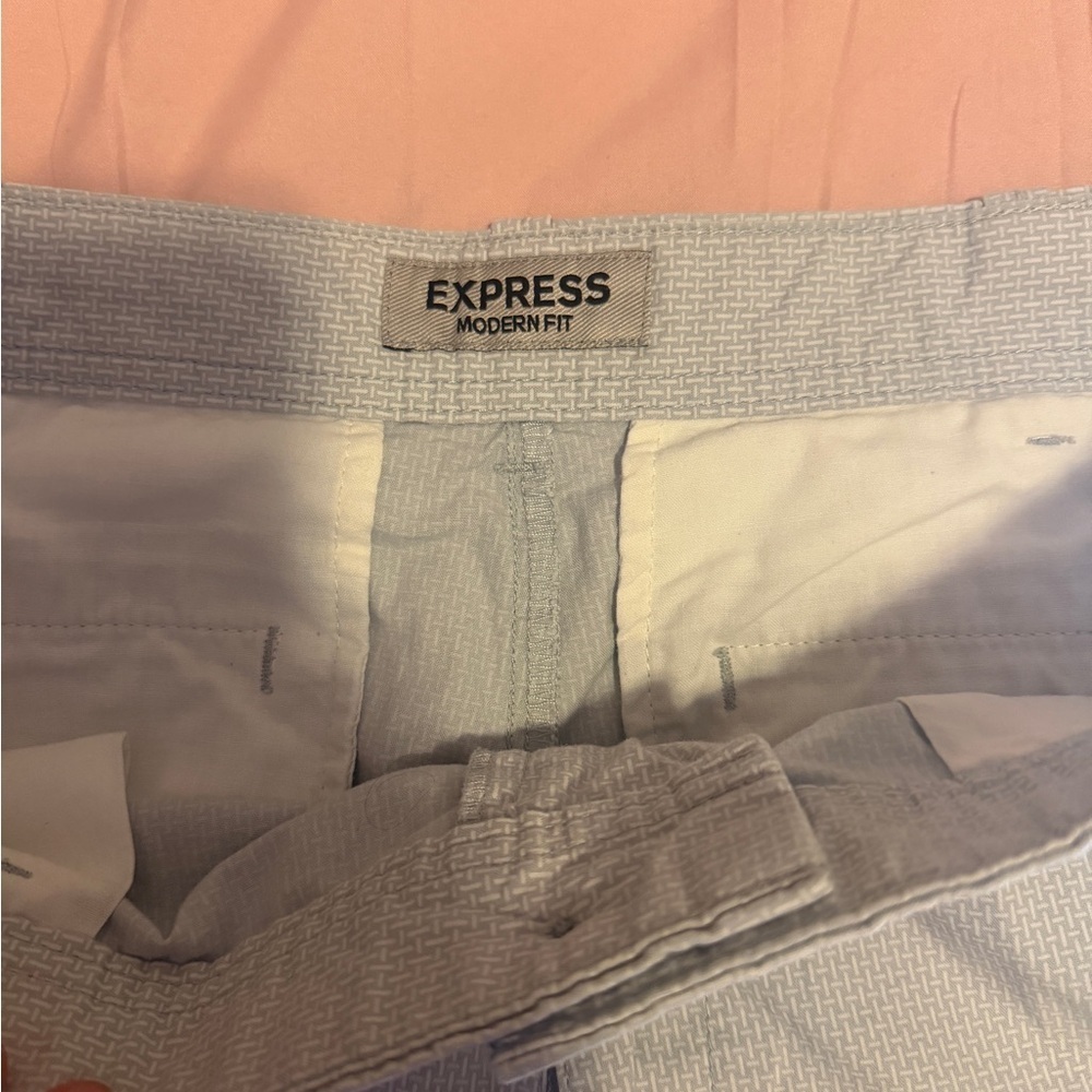 Express Men's Subtle Patterned Gray Shorts - Picture 3 of 6